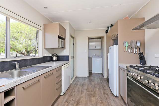 1 Deakin Place Clive_1