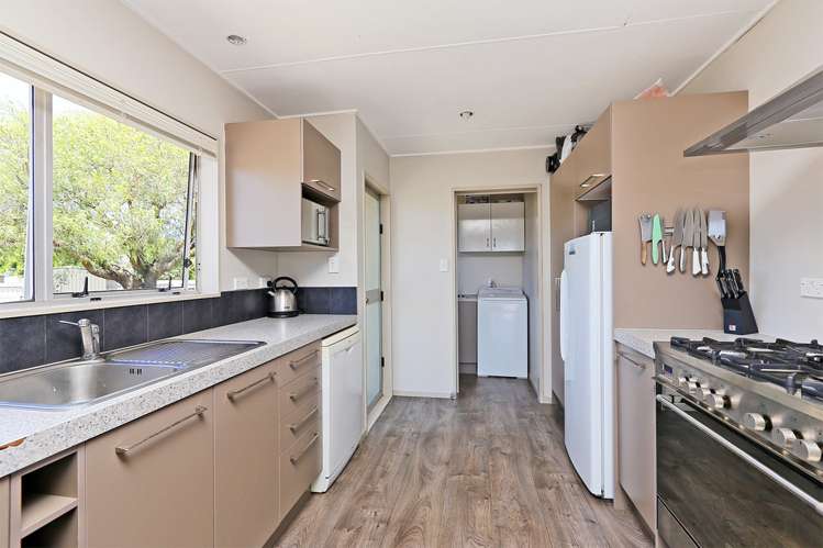 1 Deakin Place Clive_1