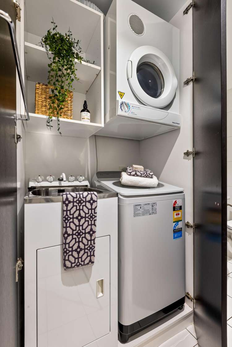 2/6 Beach Front Lane Browns Bay_12