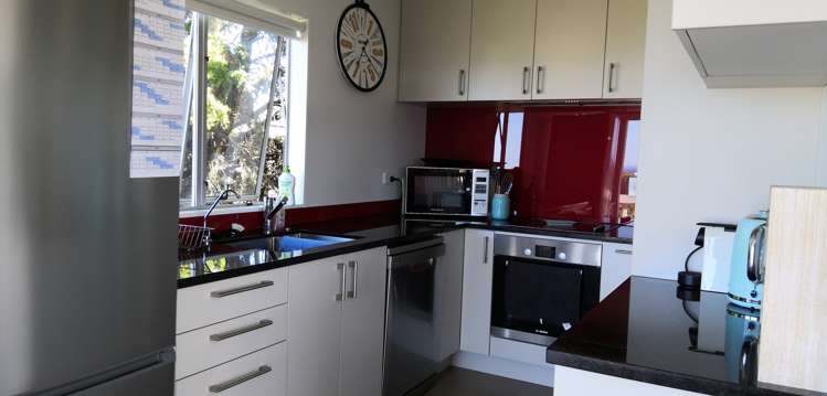 2/401 East Coast Road Mairangi Bay_5