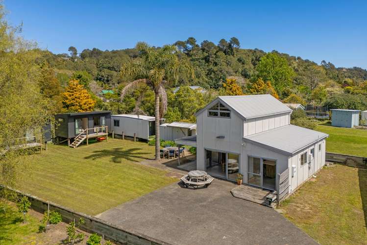 18B Captain Cook Road_0