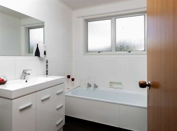 8 Wadsworth Crescent Redwoodtown_16