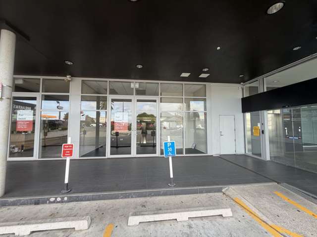 Lincoln Road Retail/Showroom