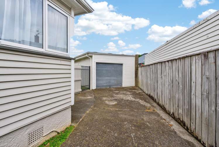 16 Hodgins Grove Naenae_13