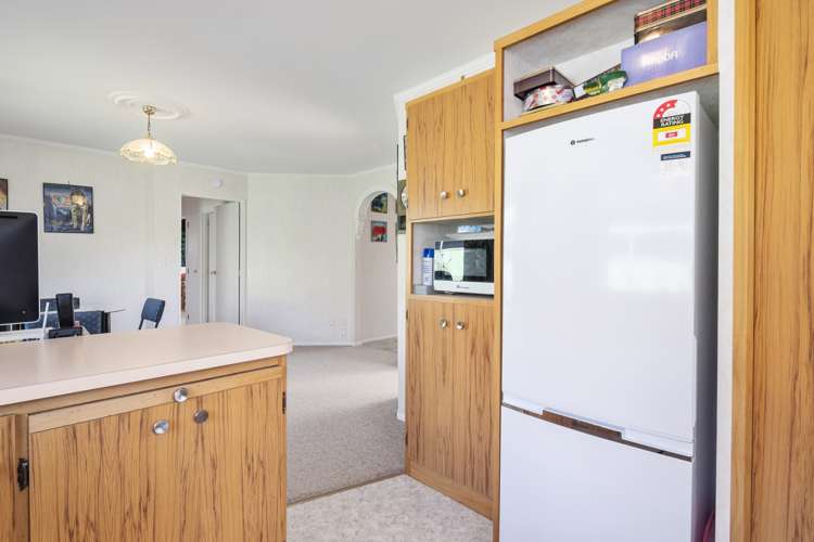 82 Olympus Way Richmond_9