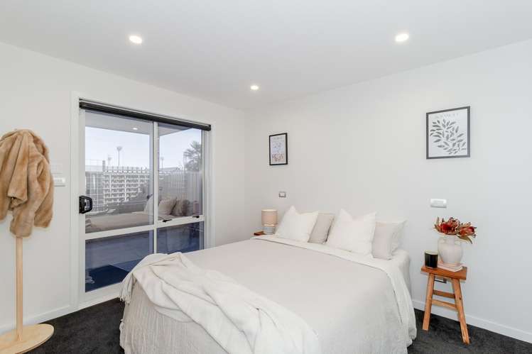 563 Marine Parade Napier South_12