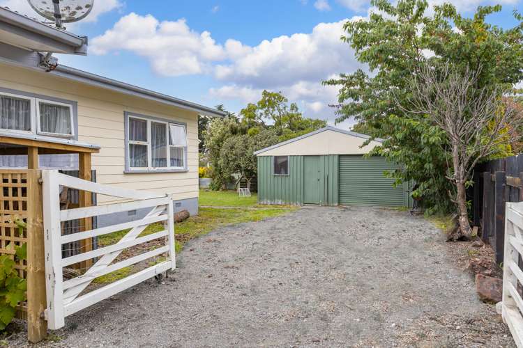 19 Hardie Grove Featherston_15