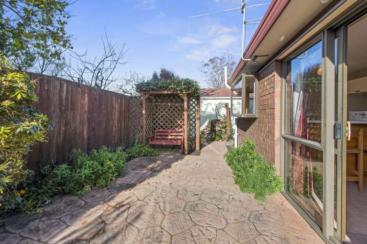 2/50 Ambleside Drive Burnside_10