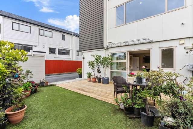 Flexible Living, Extra Income–Unbeatable Location!