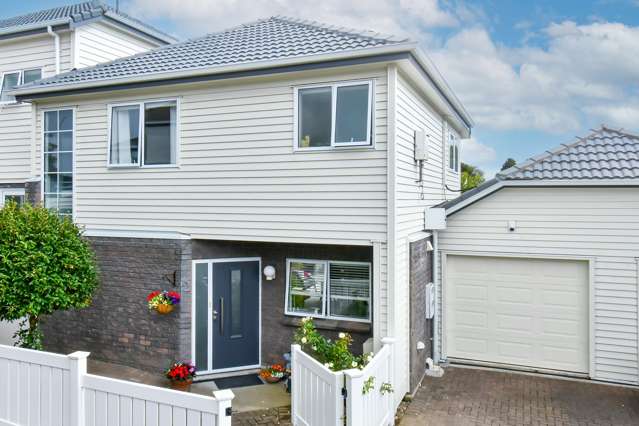 2/50 Cook Street Howick_1