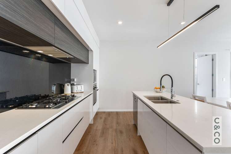 5 Byron Drury Way Riverhead_14