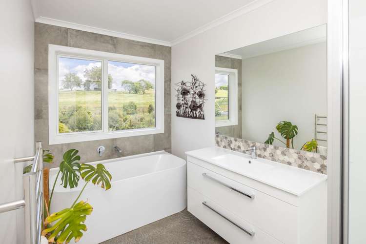 420 Parklands Road Rotoorangi_10