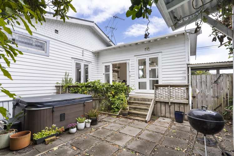 51 and 51A Harding Avenue Mt Wellington_9