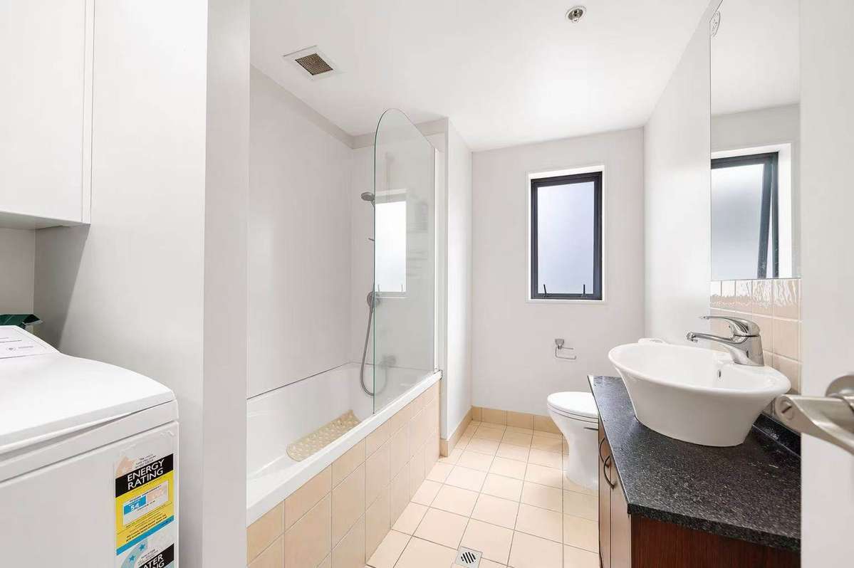 911/76 Wakefield Street_4