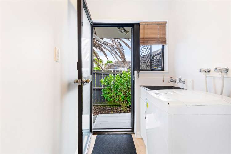 2/9 Applewood Drive Henderson_10