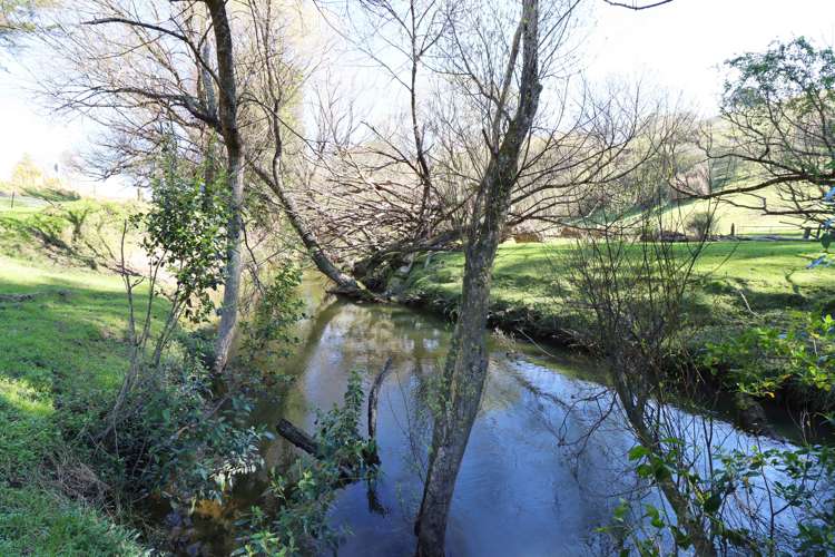 1395 Opaki Kaiparoro Road Mauriceville_15