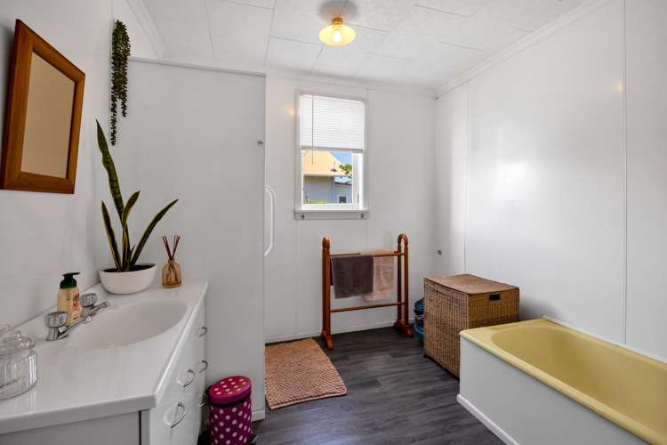 68 Domett Street Opunake_20
