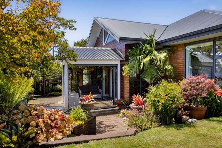 9 Elizabeth Grove Stratford_18