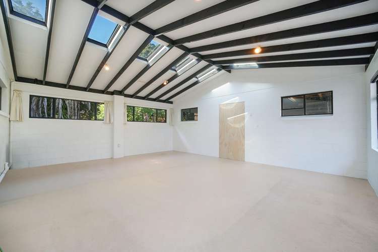 16 Bristol Road 11428_11