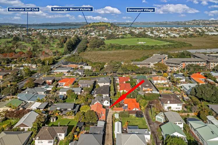 2/1 Aramoana Avenue Devonport_28