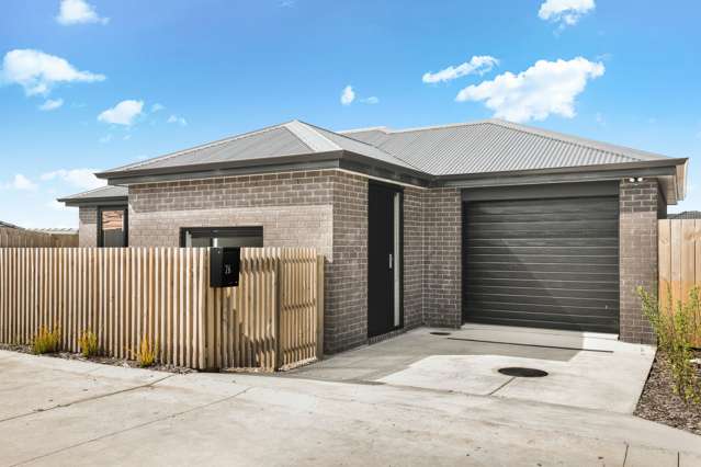 Contemporary 3-Bed Home in Prime School Zone