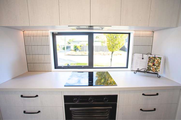 1/37 Wildberry Street Woolston_3
