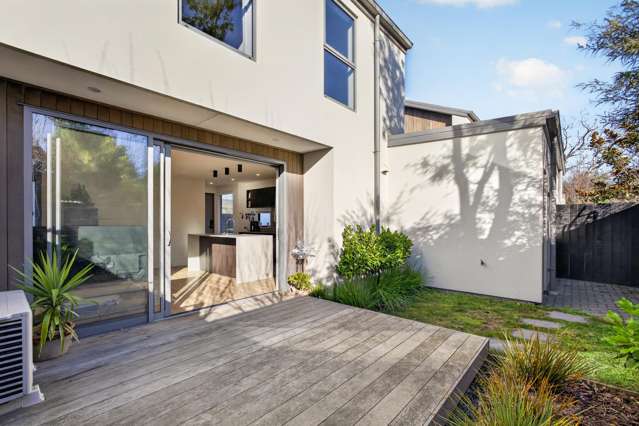 Great Street, Great Look And Garage!