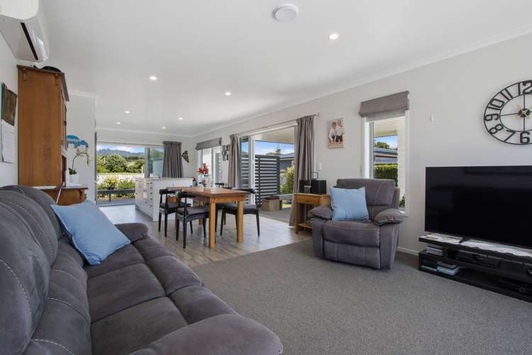 6 Sandleigh Drive Athenree_5