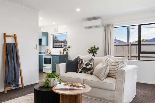 Freehold Sydenham Townhouse with Double Garage!