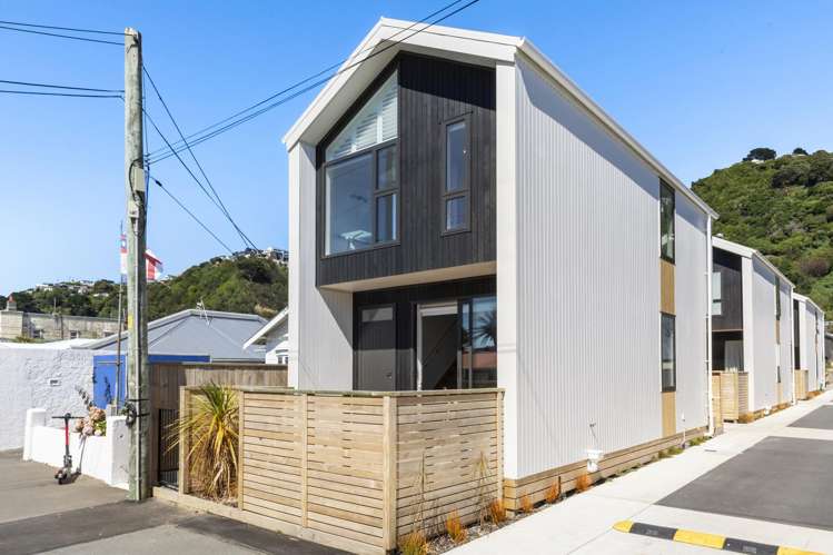 1/166 Queens Drive Lyall Bay_12