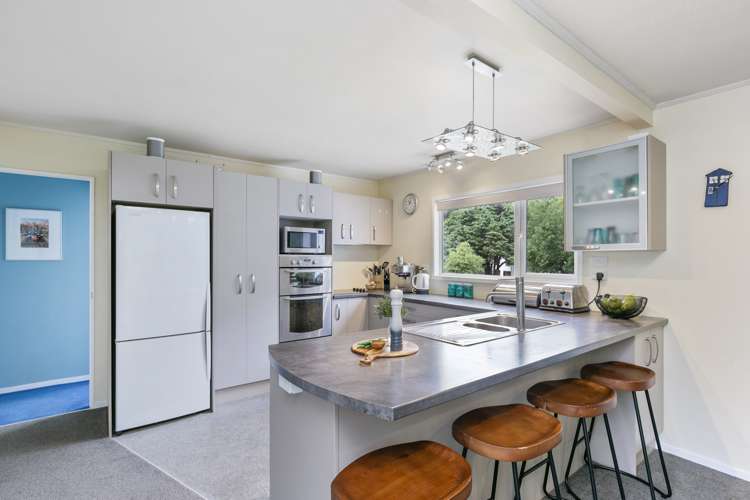 6 John Witton Drive Crofton Downs_6