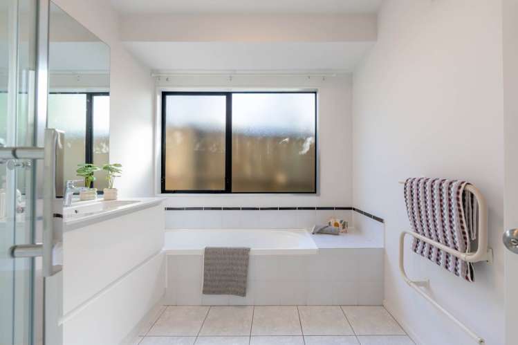 2/353 Glenfield Road Glenfield_19