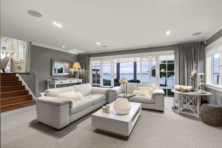 1 Marine Parade Piha_19