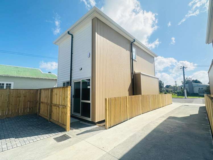 115 Luke Street East 10057_1