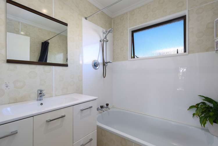 2/7 Jellicoe Avenue Stoke_13