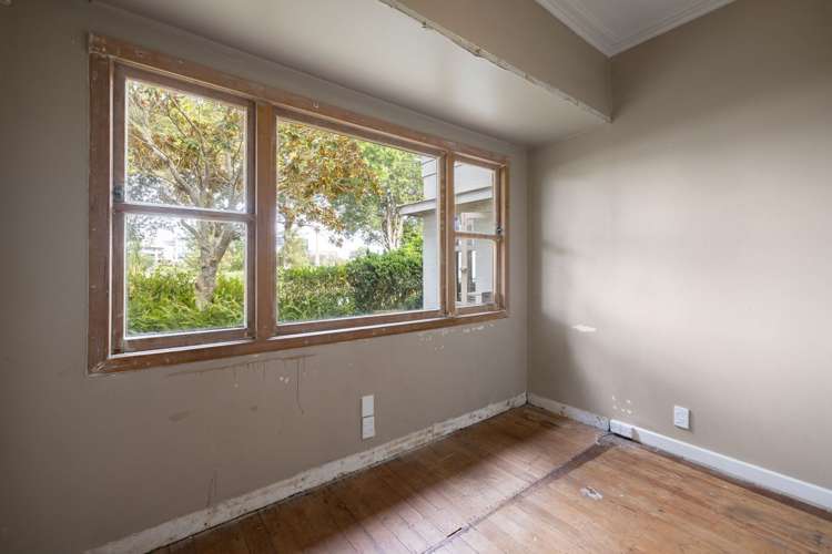 128 River Road Hamilton East_16