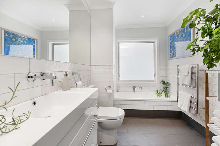 127 Akaroa Drive Maupuia_12