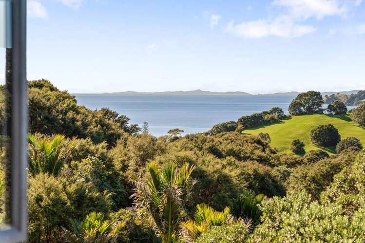 31 Marine View Road Onetangi_13