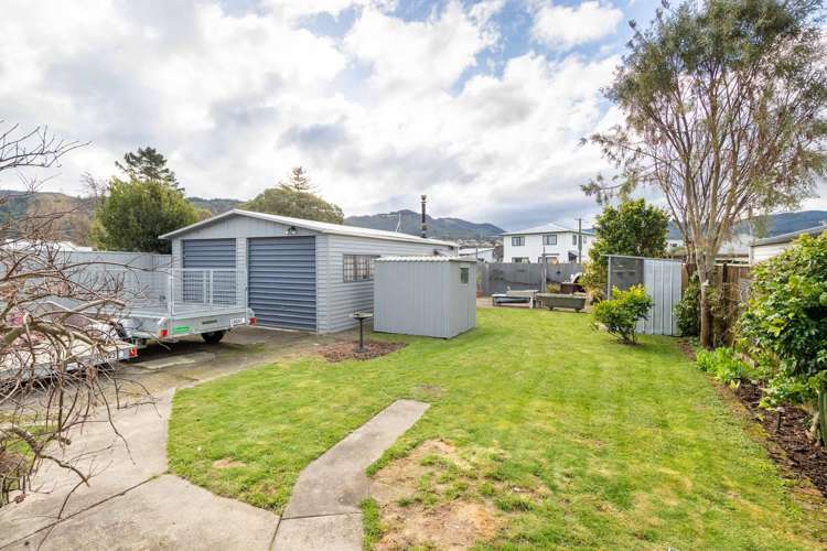 17 Ngata Grove Trentham_15