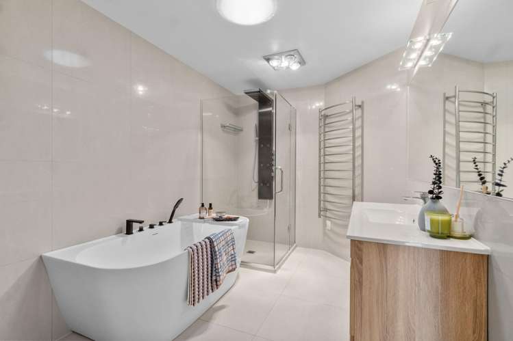 22 Tarahanga Street Northcote Central_13
