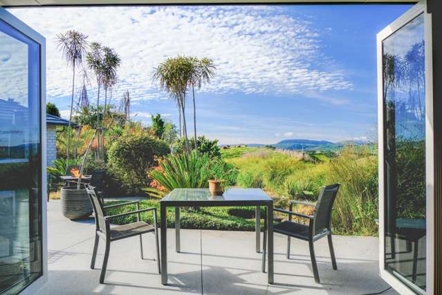 Land, views and lifestyle!