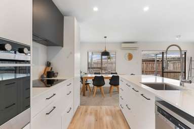 1/11 Longreach Drive_1