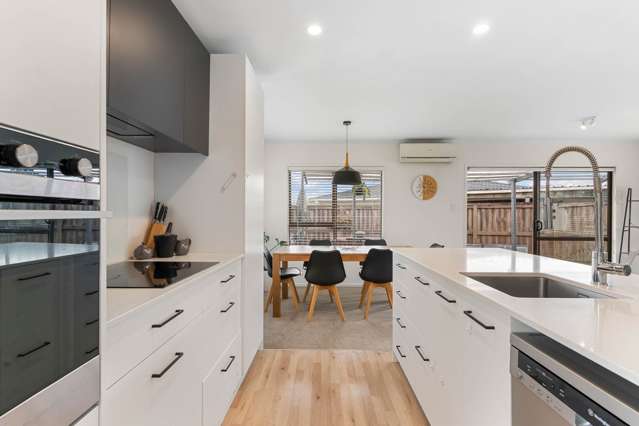 1/11 Longreach Drive Sunnyvale_2