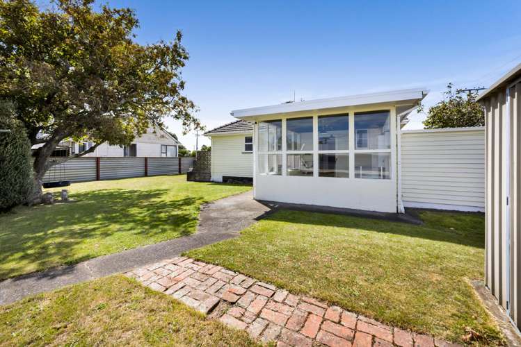 2 Acourt Street Hawera_21