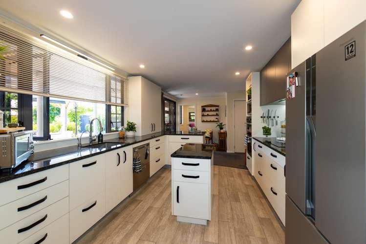 38 Kensington Drive Taradale_1