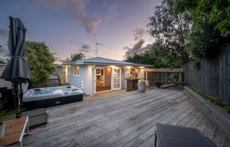 19 Hutchinsons Road Bucklands Beach_21