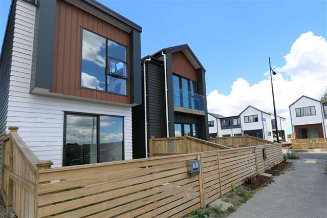 Modern Two-Level Townhouse 2020