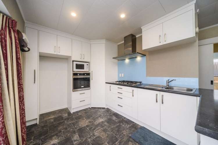 110 Amberley Avenue 10930_1