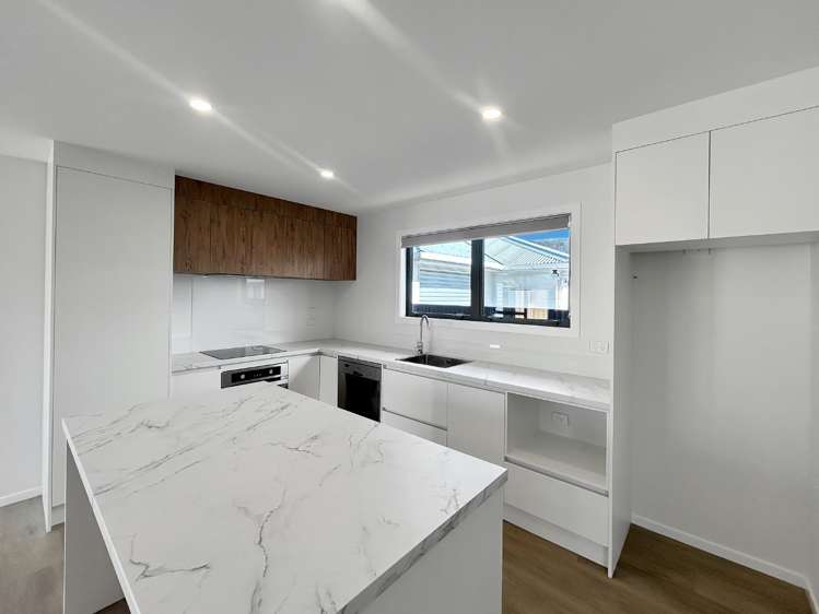 420C Tremaine Avenue 10930_1