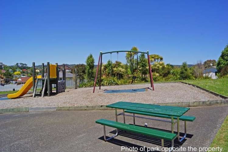 2/8 Dalmatia Place Henderson_8